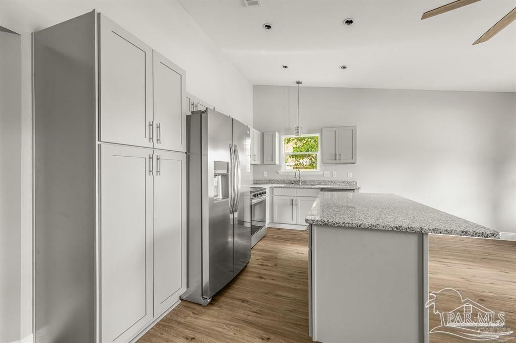 Property Photo: 1910 N Tarragona St FL 32503