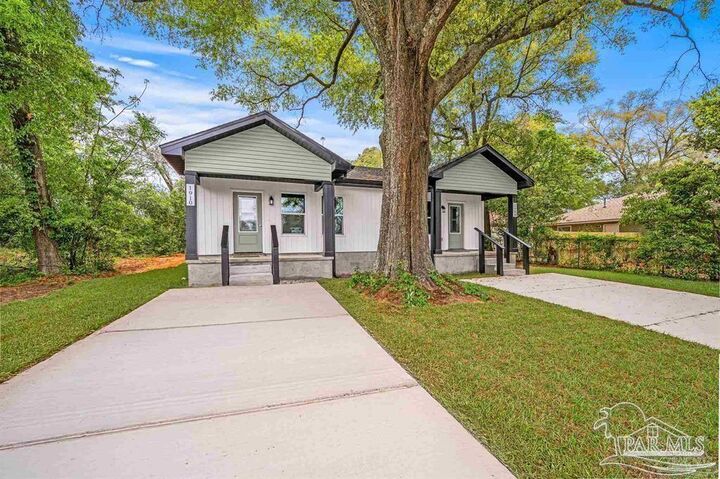 Property Photo: 1910 N Tarragona St FL 32503