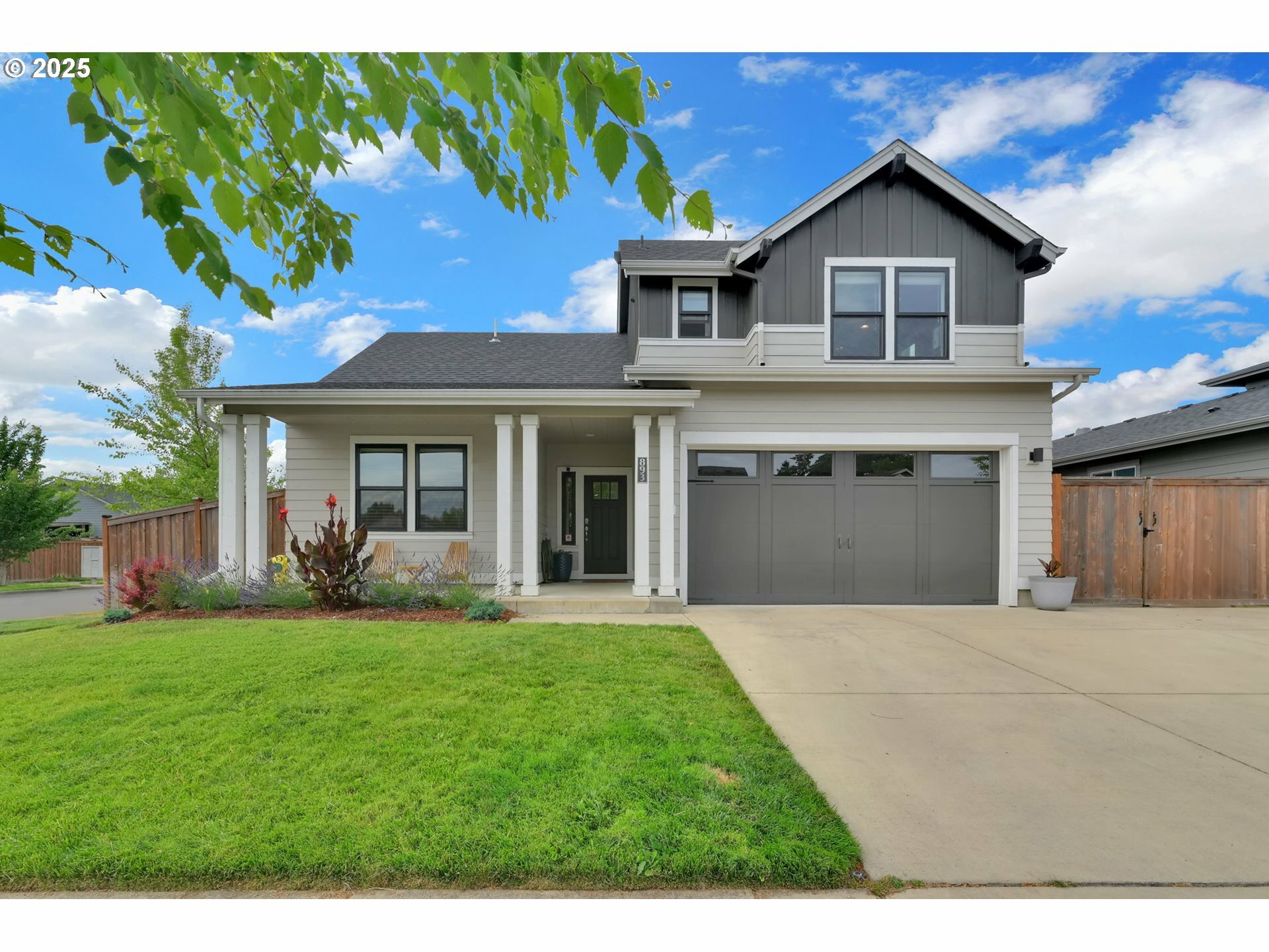 Property Photo: 893 Argon Ave OR 97404