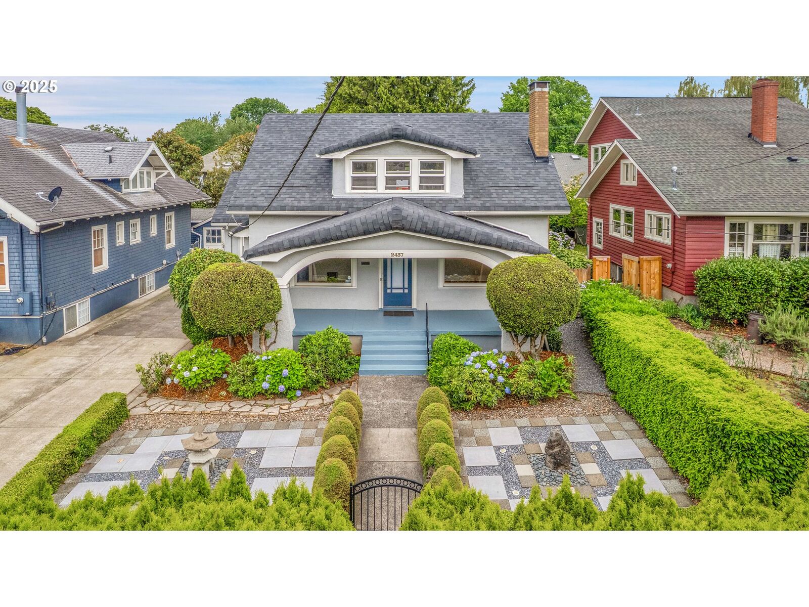 Property Photo:  2437 NE 9th Ave  OR 97212 