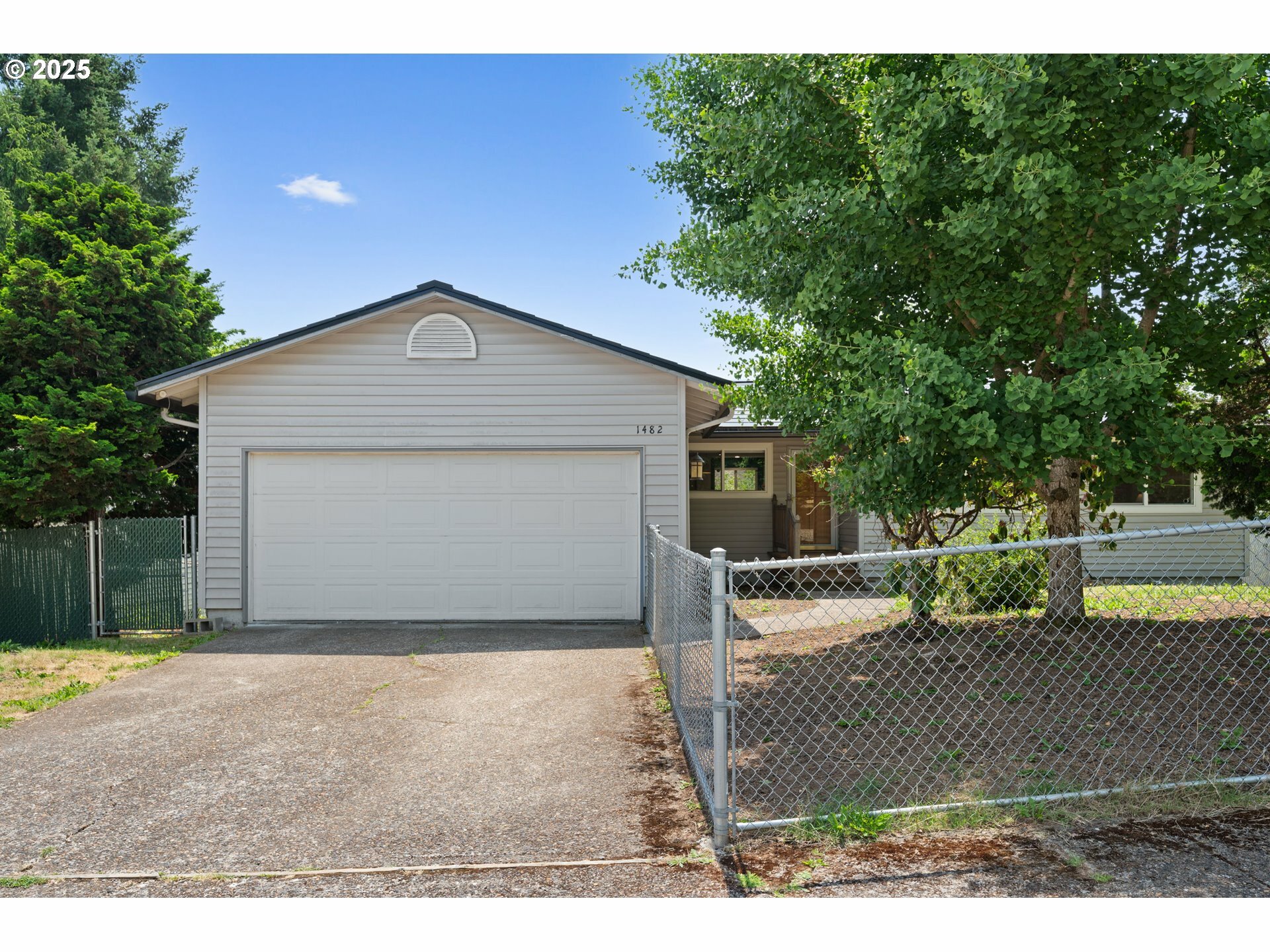 Property Photo: 1482 SW 5th Pl OR 97080