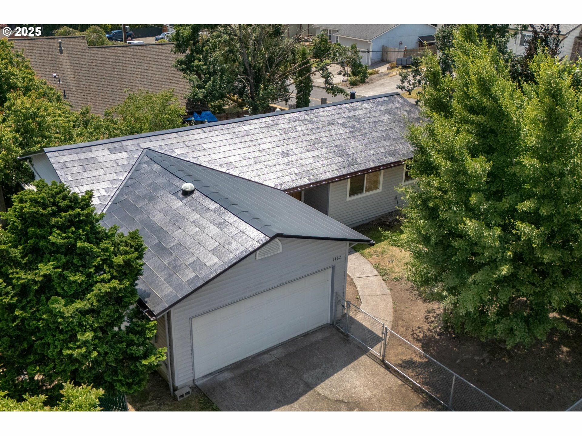 Property Photo:  1482 SW 5th Pl  OR 97080 