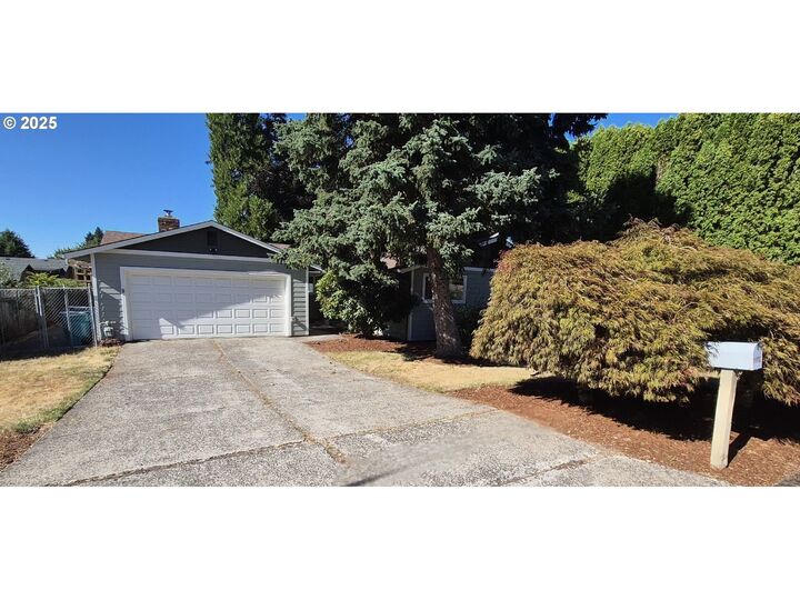 Property Photo:  9910 NE 15th St  WA 98664 