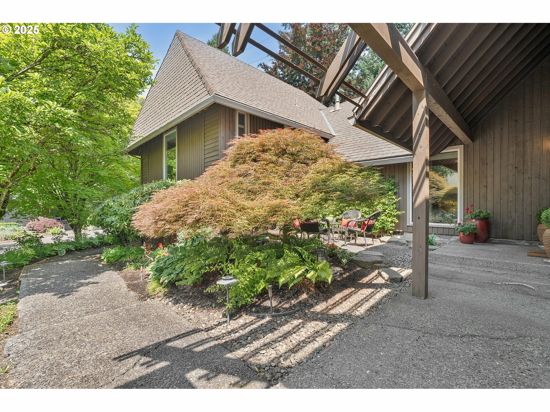 Property Photo:  4220 SW Tunnelwood St  OR 97221 