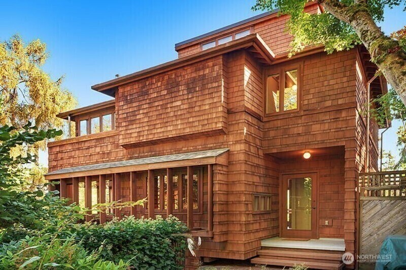 Property Photo: 1626 20th Avenue E WA 98112