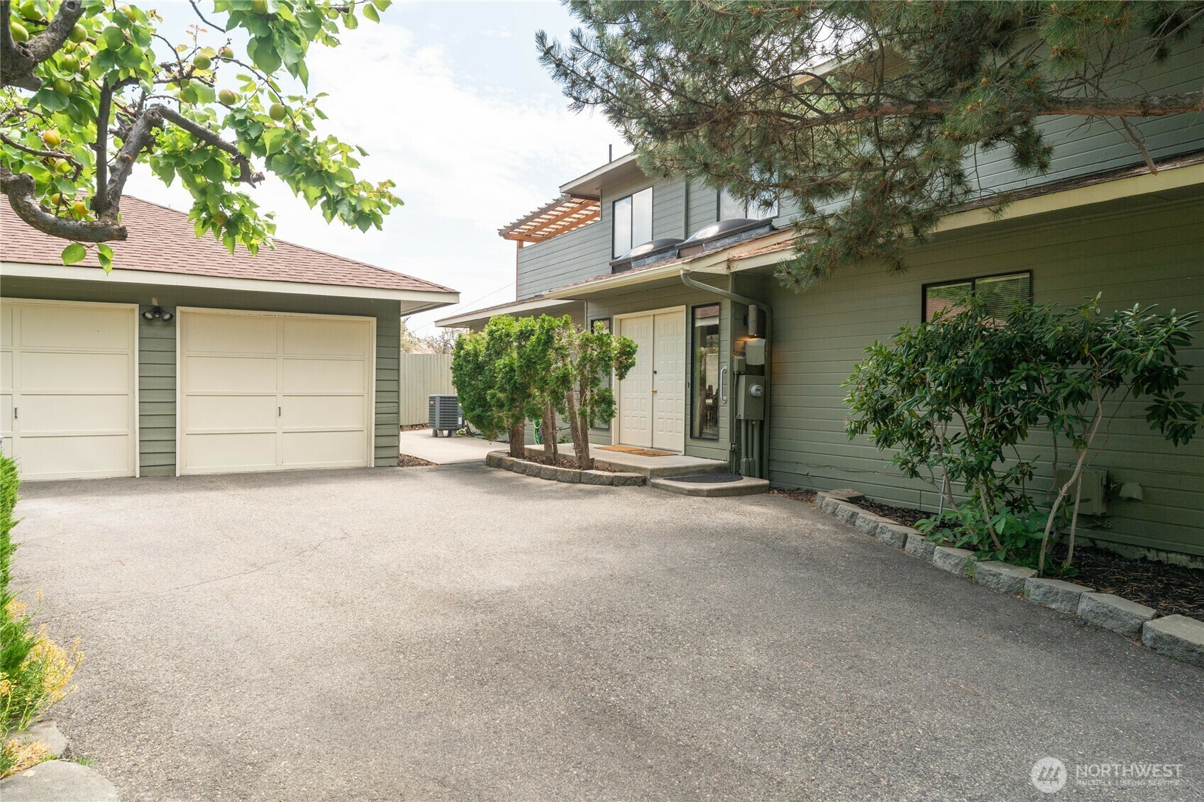 Property Photo: 217 Pinnacle Place WA 98816