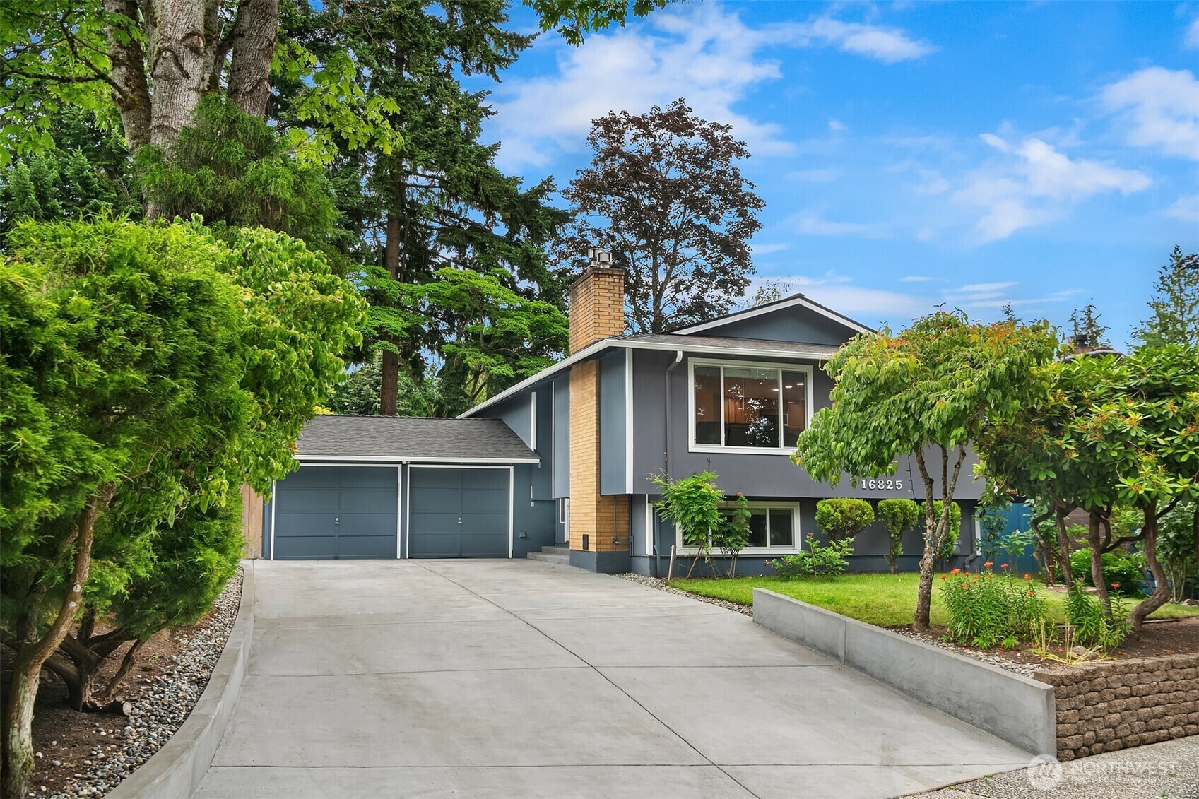 Property Photo: 16825 NE 106th Street WA 98052