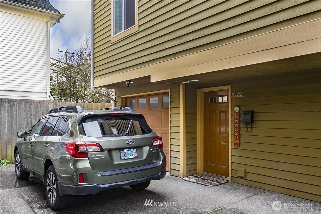 5223  11th Avenue NE A  Seattle WA 98105 photo