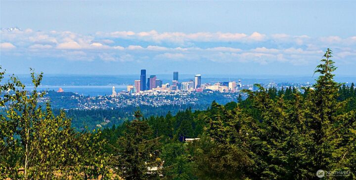 Property Photo:  6560  169th Place SE  WA 98006 