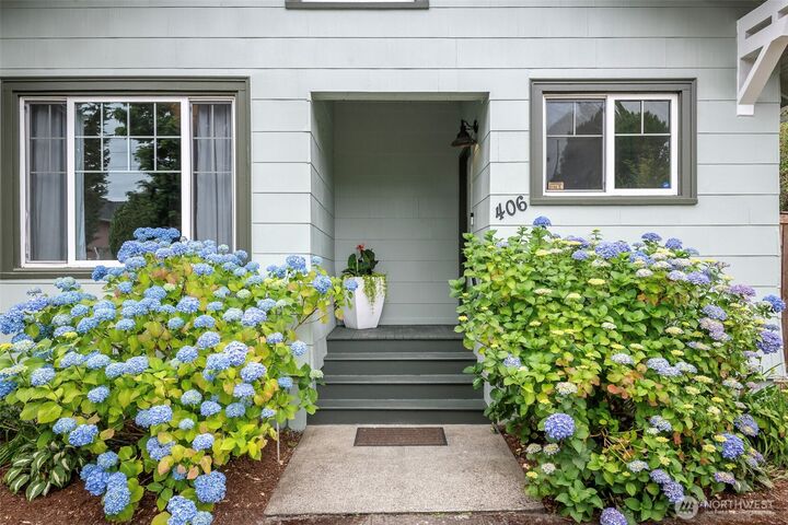 Property Photo: 406 N Cushman Avenue WA 98403
