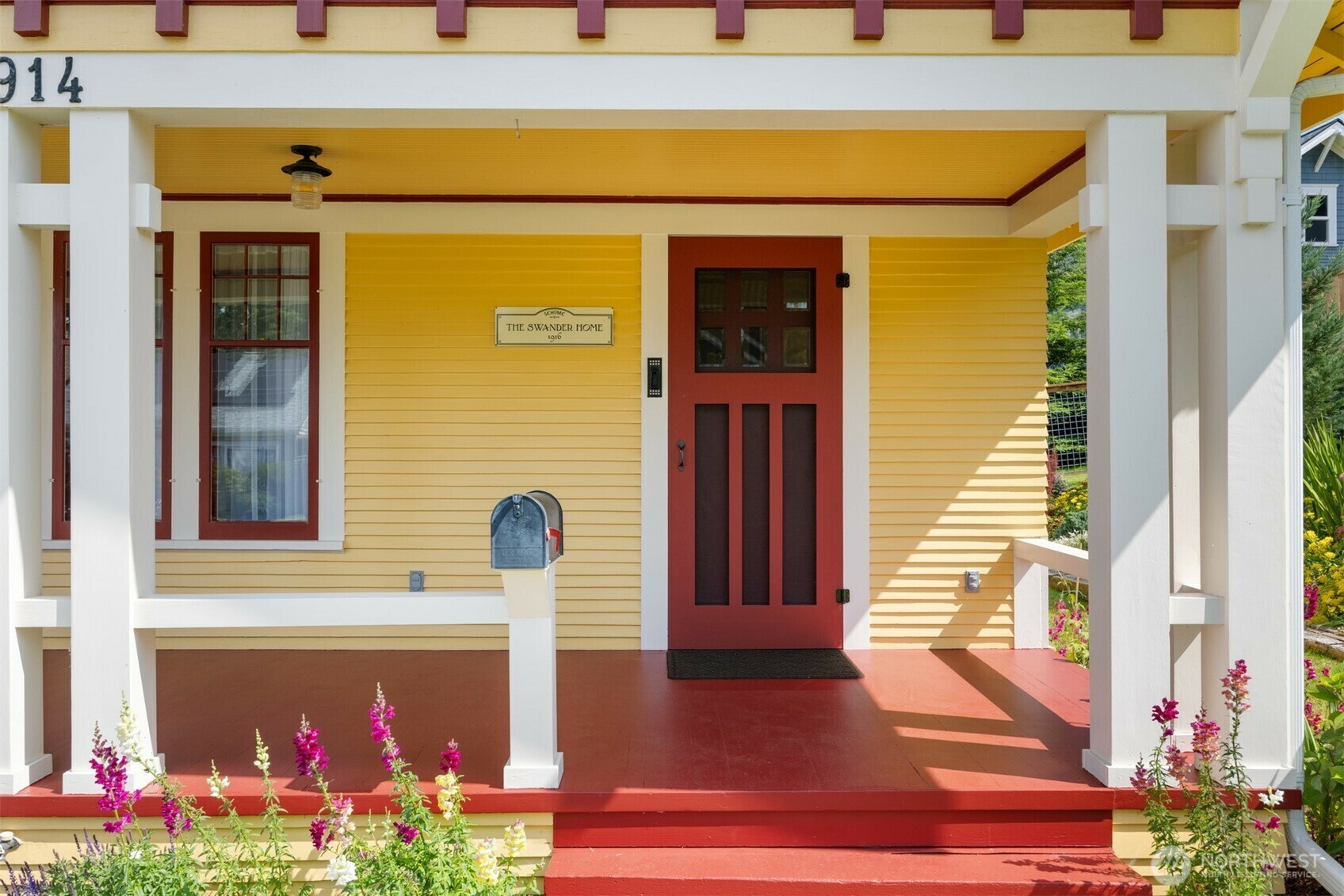 Property Photo:  914  Liberty Street  WA 98225 
