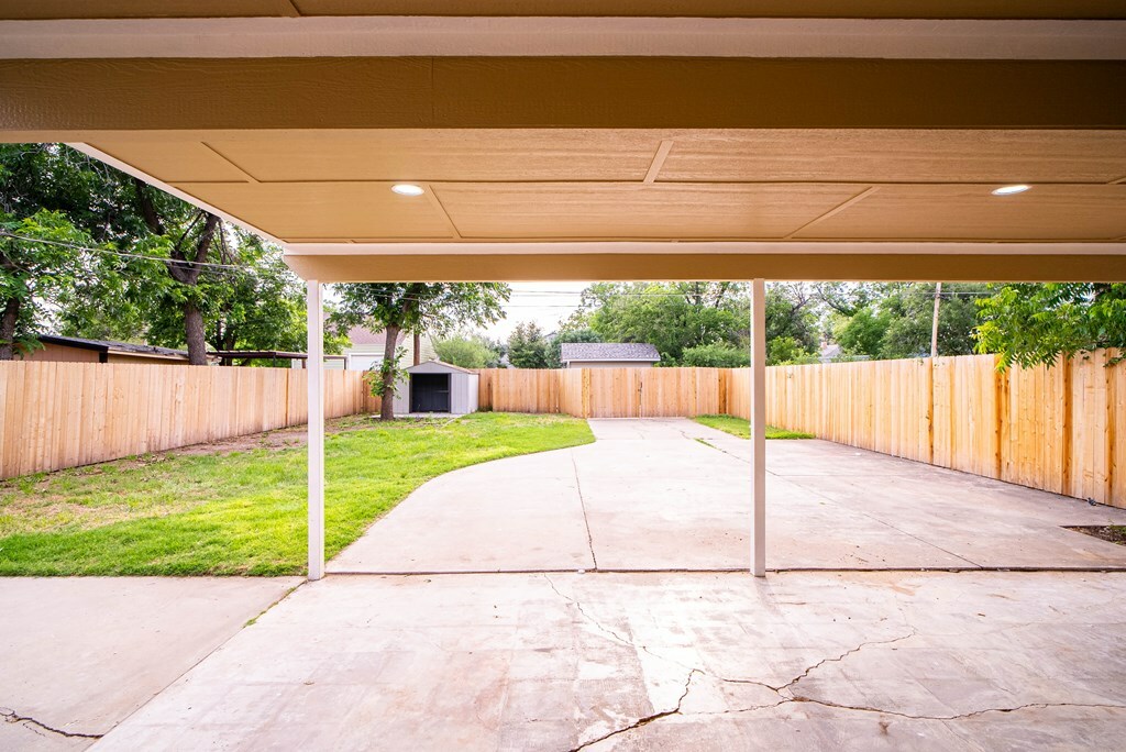 Property Photo: 1521 S Jackson St TX 76904