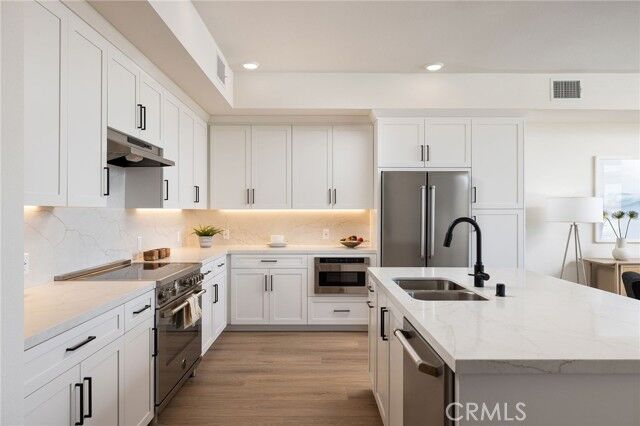 Property Photo:  414 Main Street 430  CA 92648 