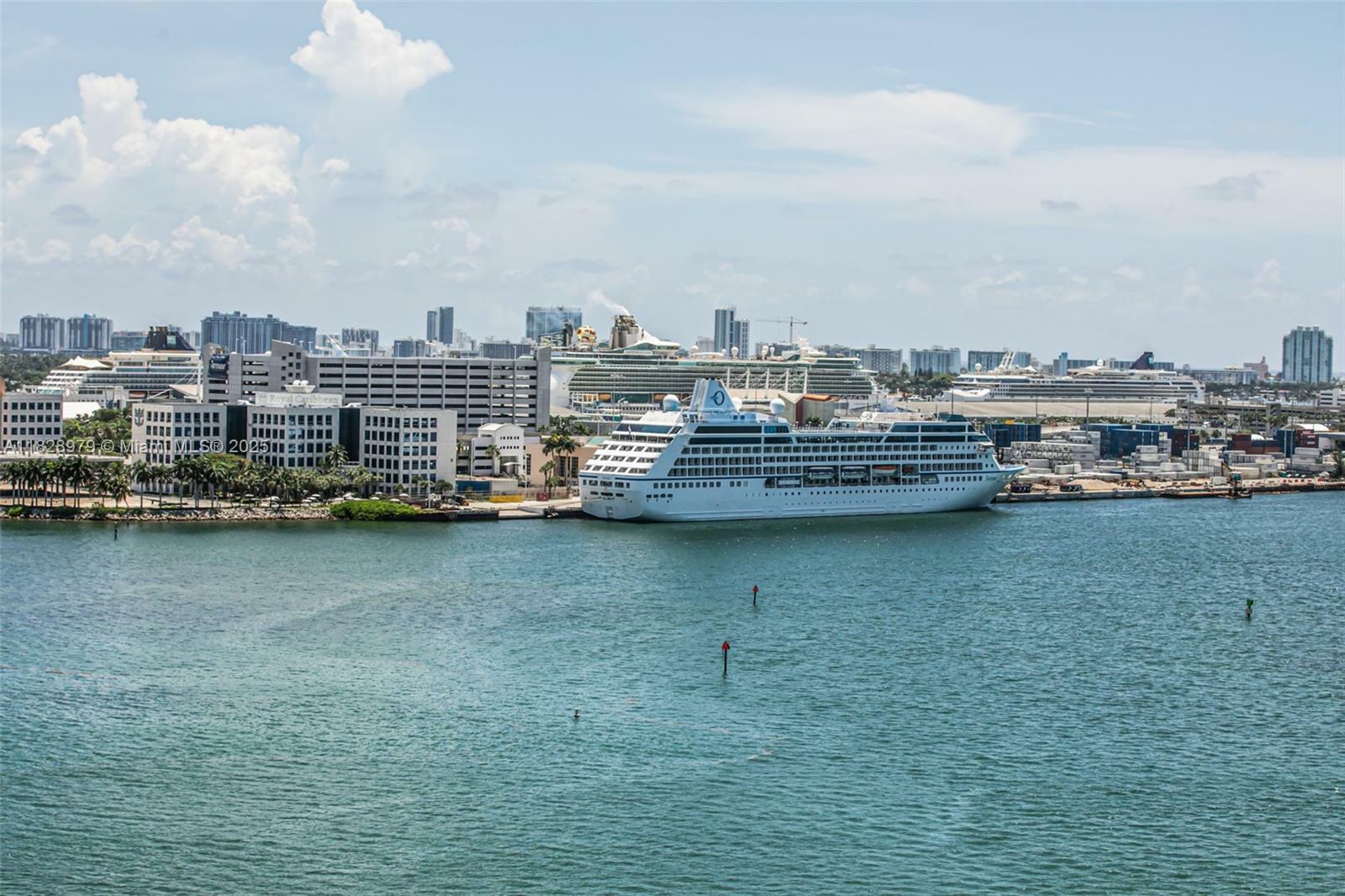 Property Photo:  335 S Biscayne Blvd 1700  FL 33131 