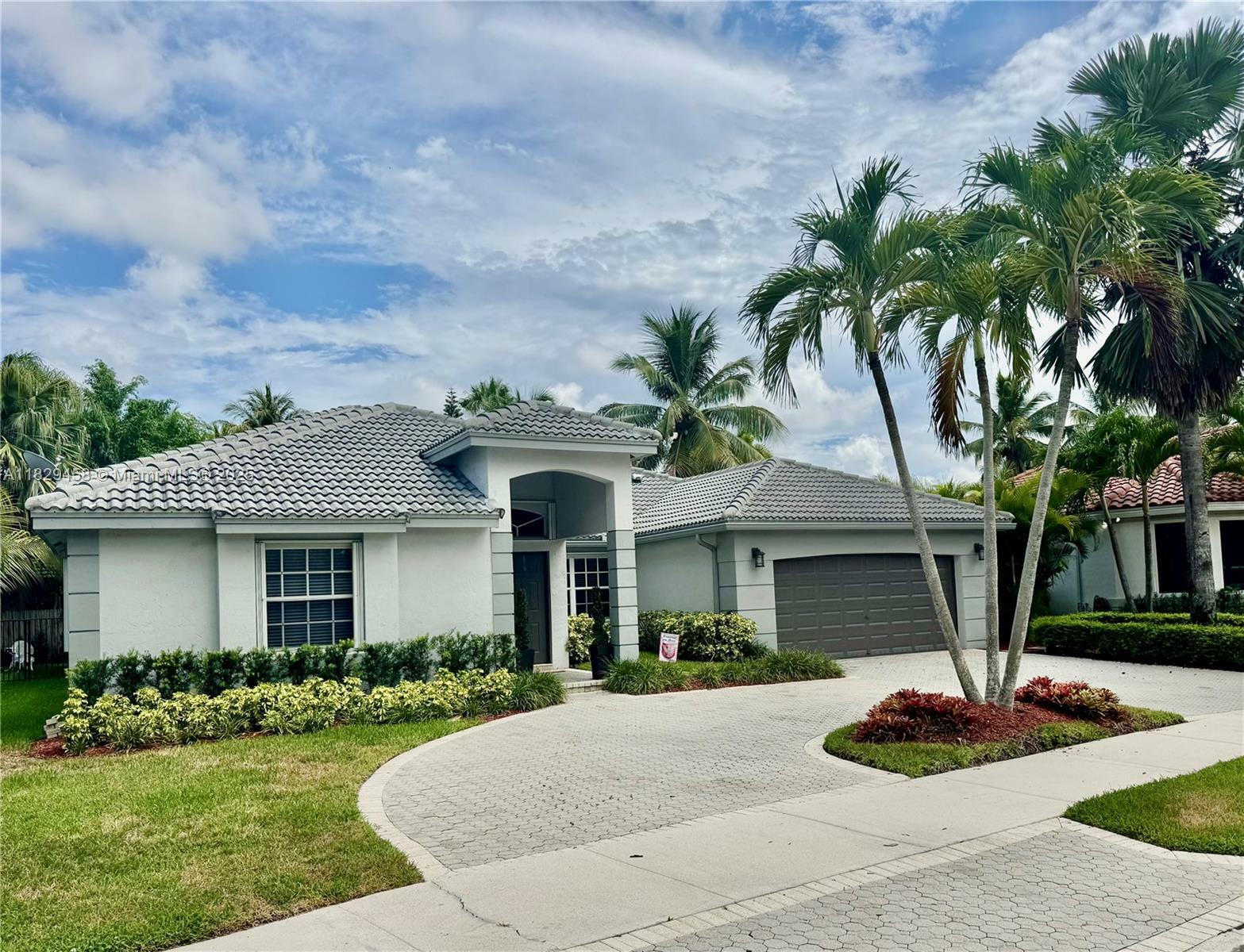 Property Photo:  2587 Jardin Ct  FL 33327 