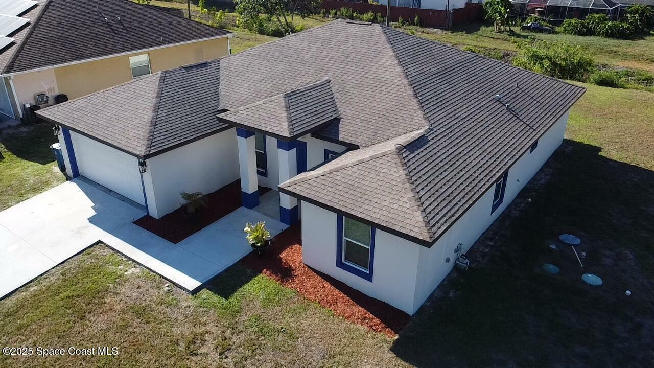 Property Photo: 1401 Alberni Street NW FL 32907