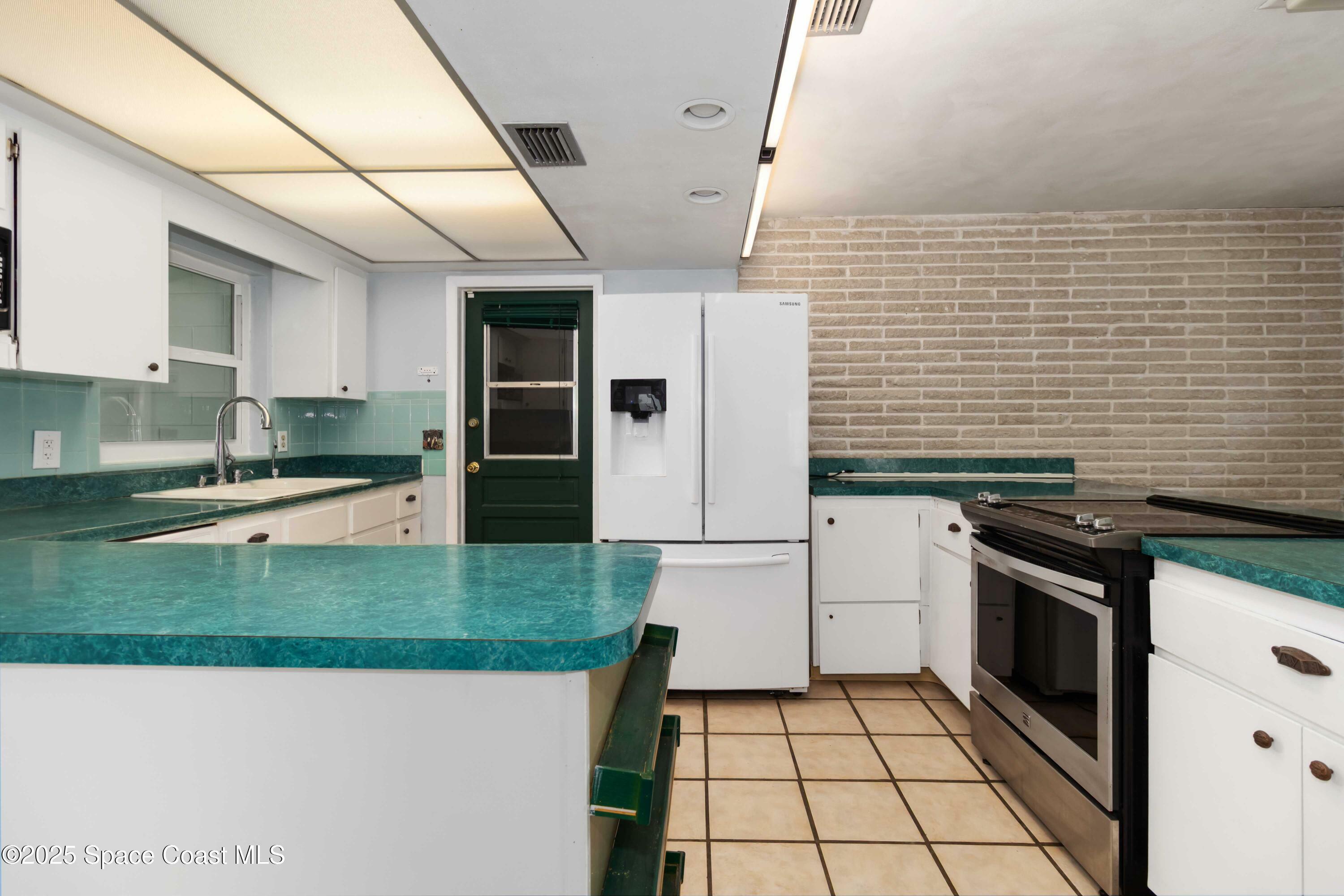 Property Photo: 1718 Guldahl Drive FL 32780