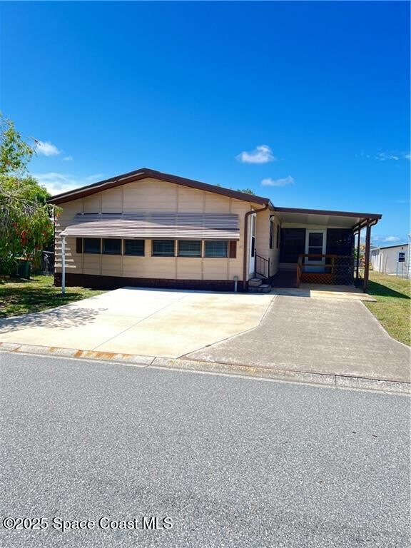 Property Photo:  812 Oleander Circle  FL 32976 