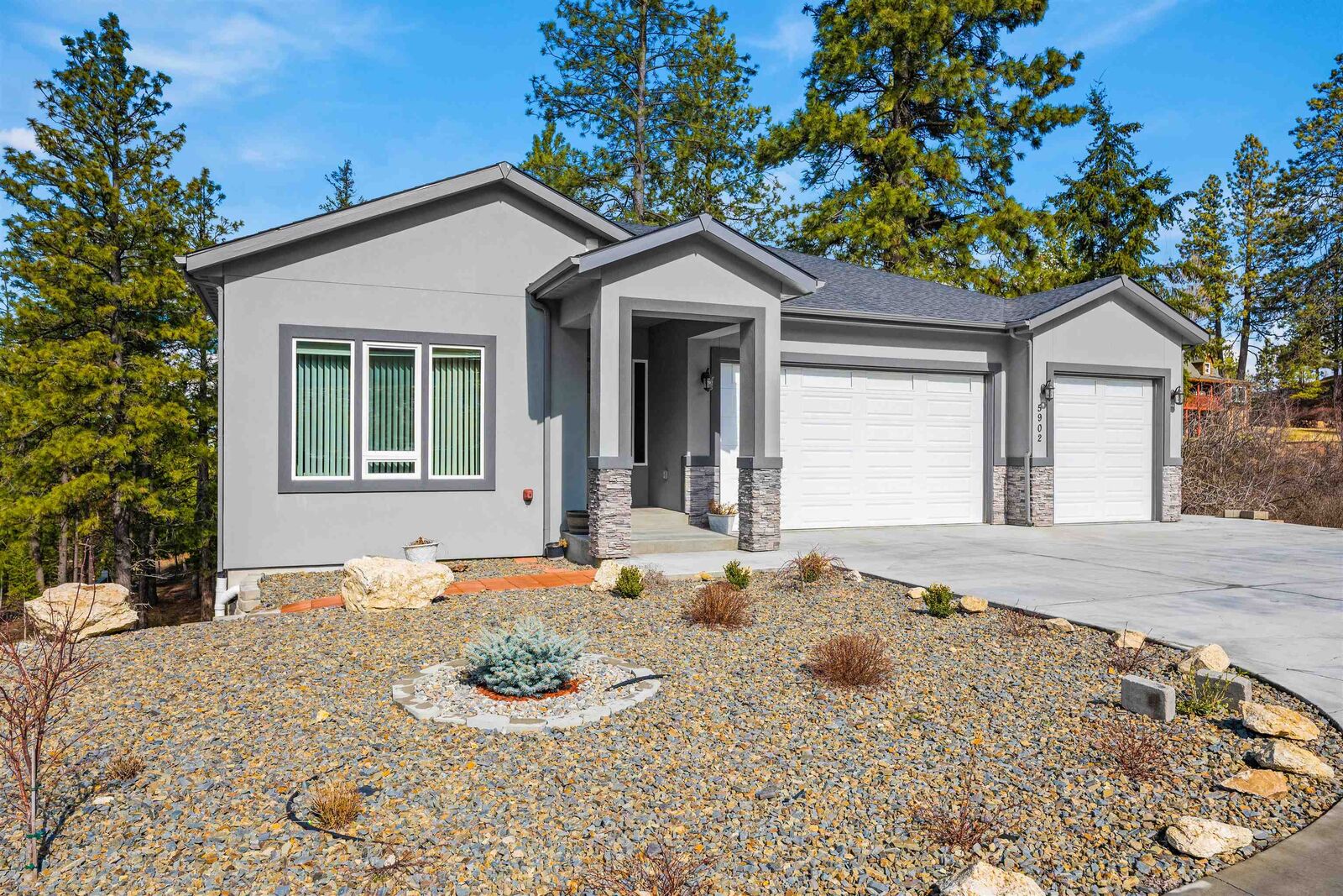 Property Photo: 5902 S Lochsa Ln WA 99206