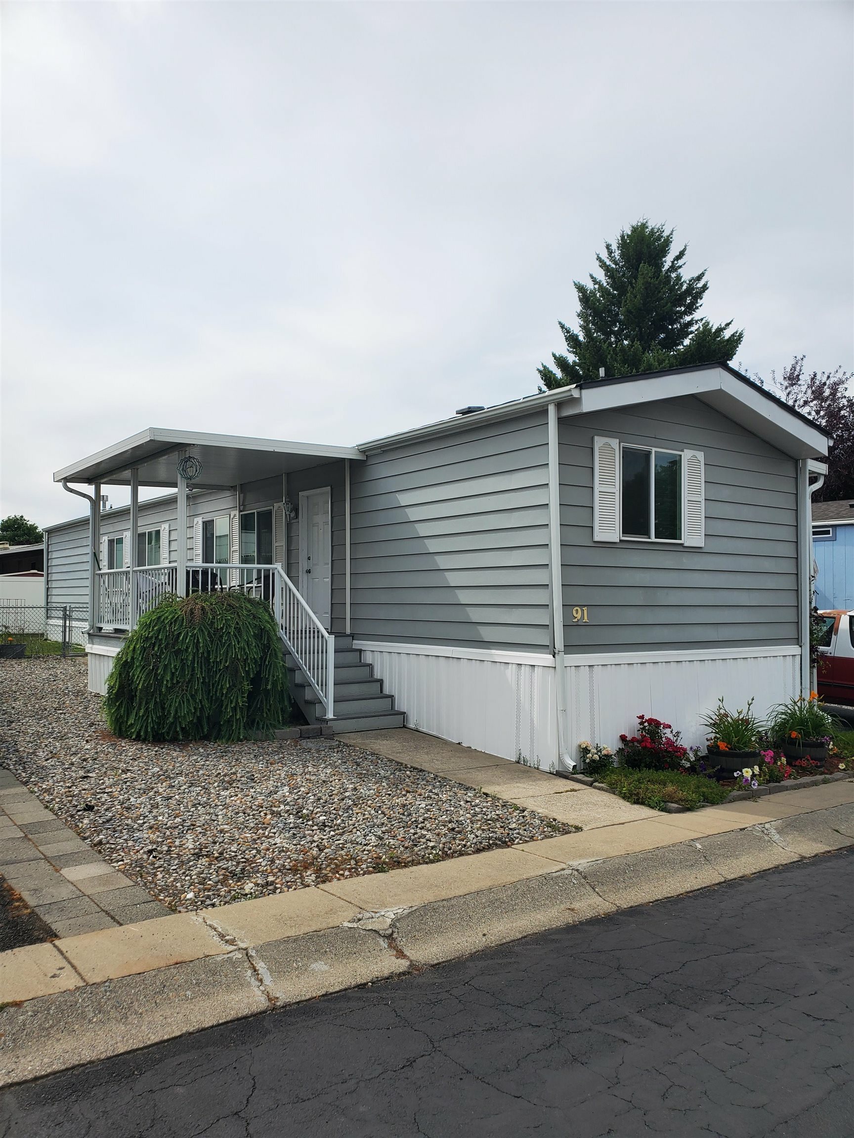 Property Photo: 1211 E Lyons Ave #91 WA 99208