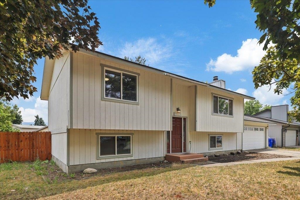 Property Photo: 1707 S Early Dawn Dr WA 99037