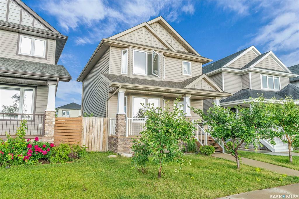 Property Photo: 726 Stonebridge Common SK S7T 0M8