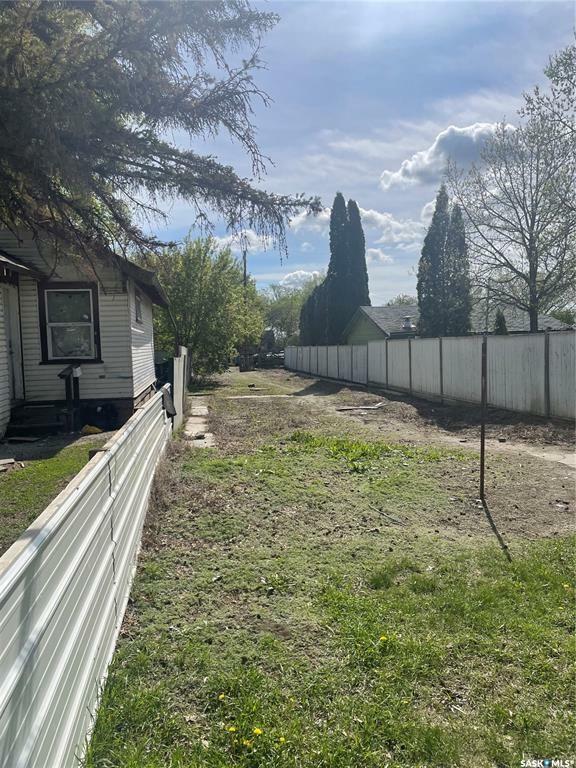Property Photo:  350 R Avenue S  SK S7M 2Z3 