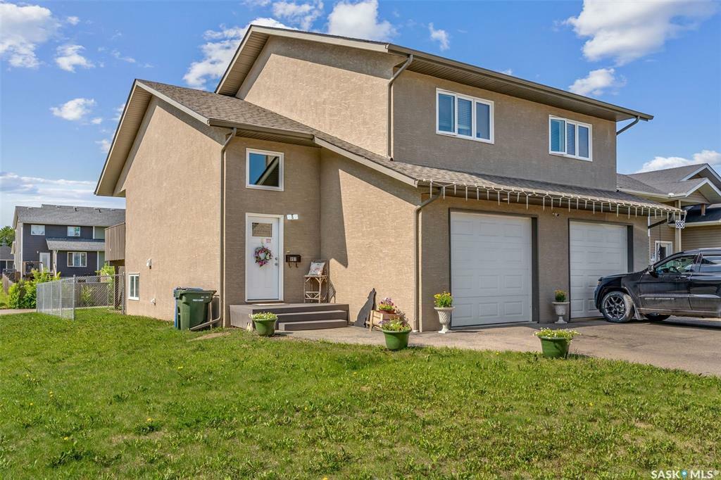 Property Photo:  897 5th Street E  SK S6V 2L6 