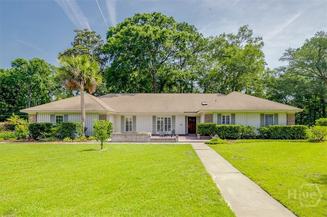 Property Photo:  42 Clarendon Road  GA 31410 