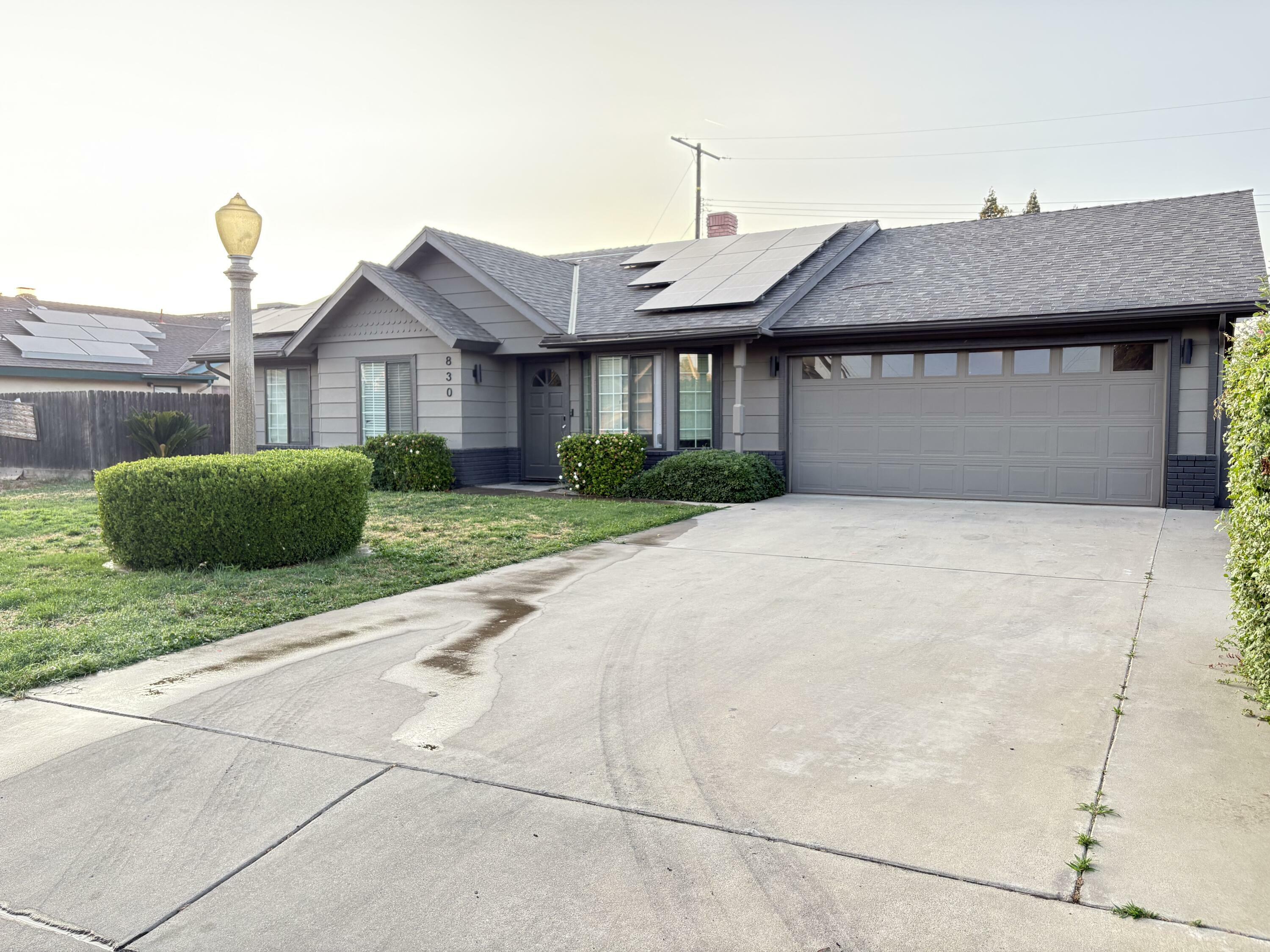 Property Photo: 830 W Vassar Avenue CA 93277