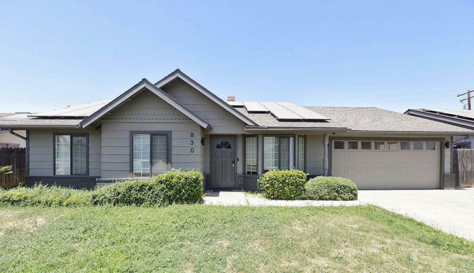 Property Photo: 830 W Vassar Avenue CA 93277
