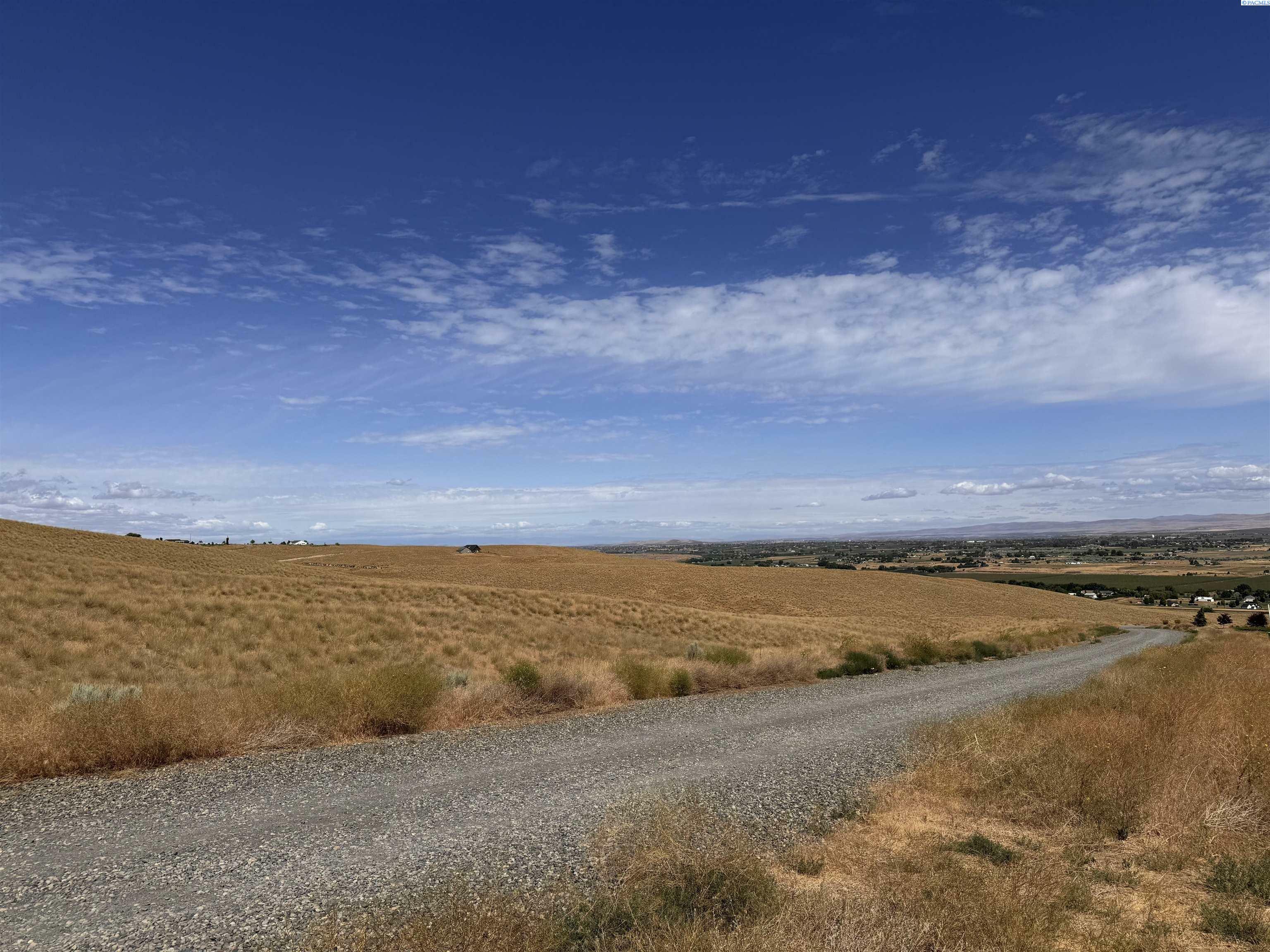 Property Photo: 27905 Richards Rd WA 99350