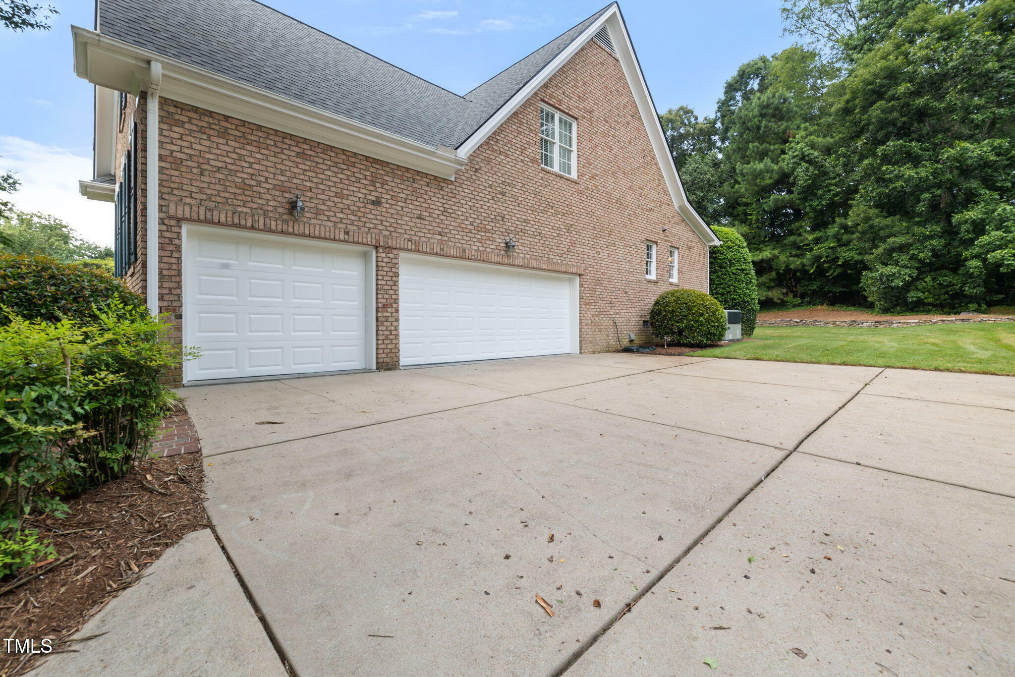 Property Photo: 402 Bridewell Court NC 27518