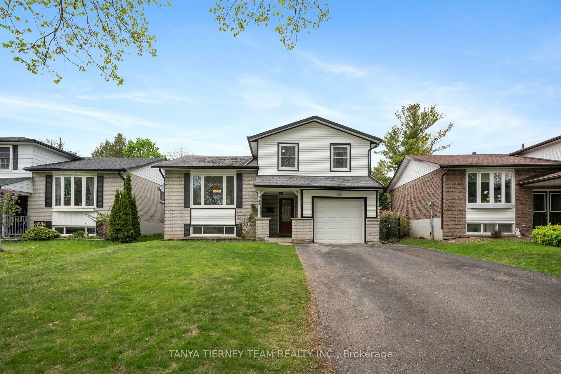 Property Photo: 728 Bermuda Avenue ON L1J 6A8