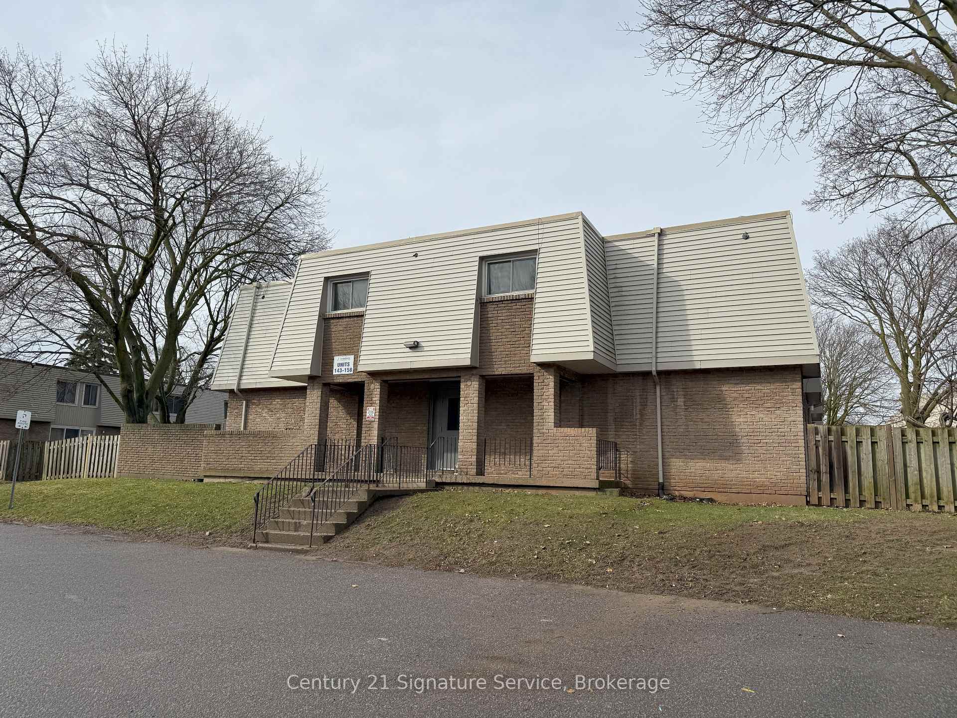 Property Photo: 17 Old Pine Trail E 149 ON L2M 6P9