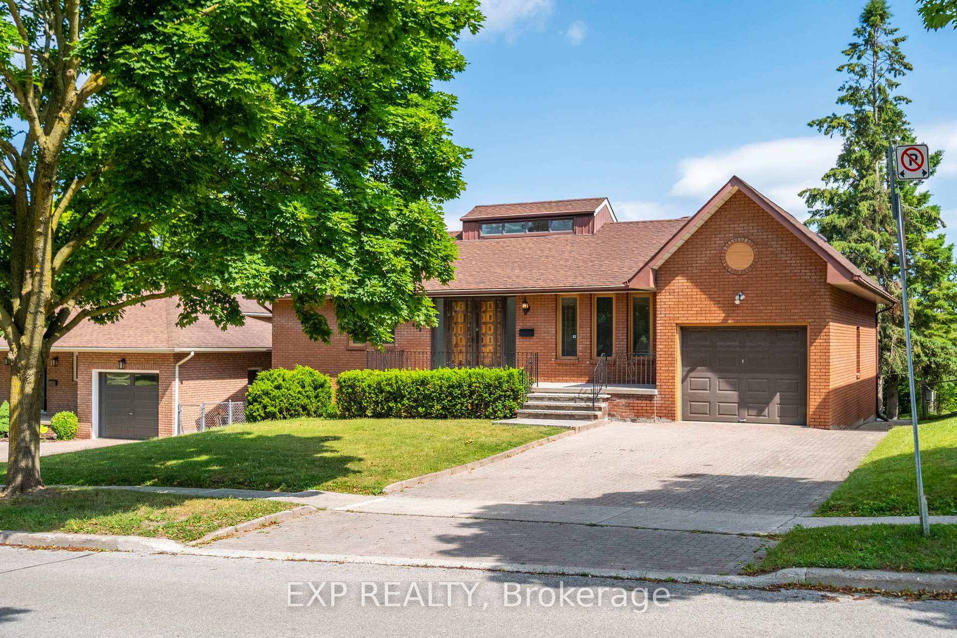 Property Photo: 409 Innisfil Street ON L4N 3G7