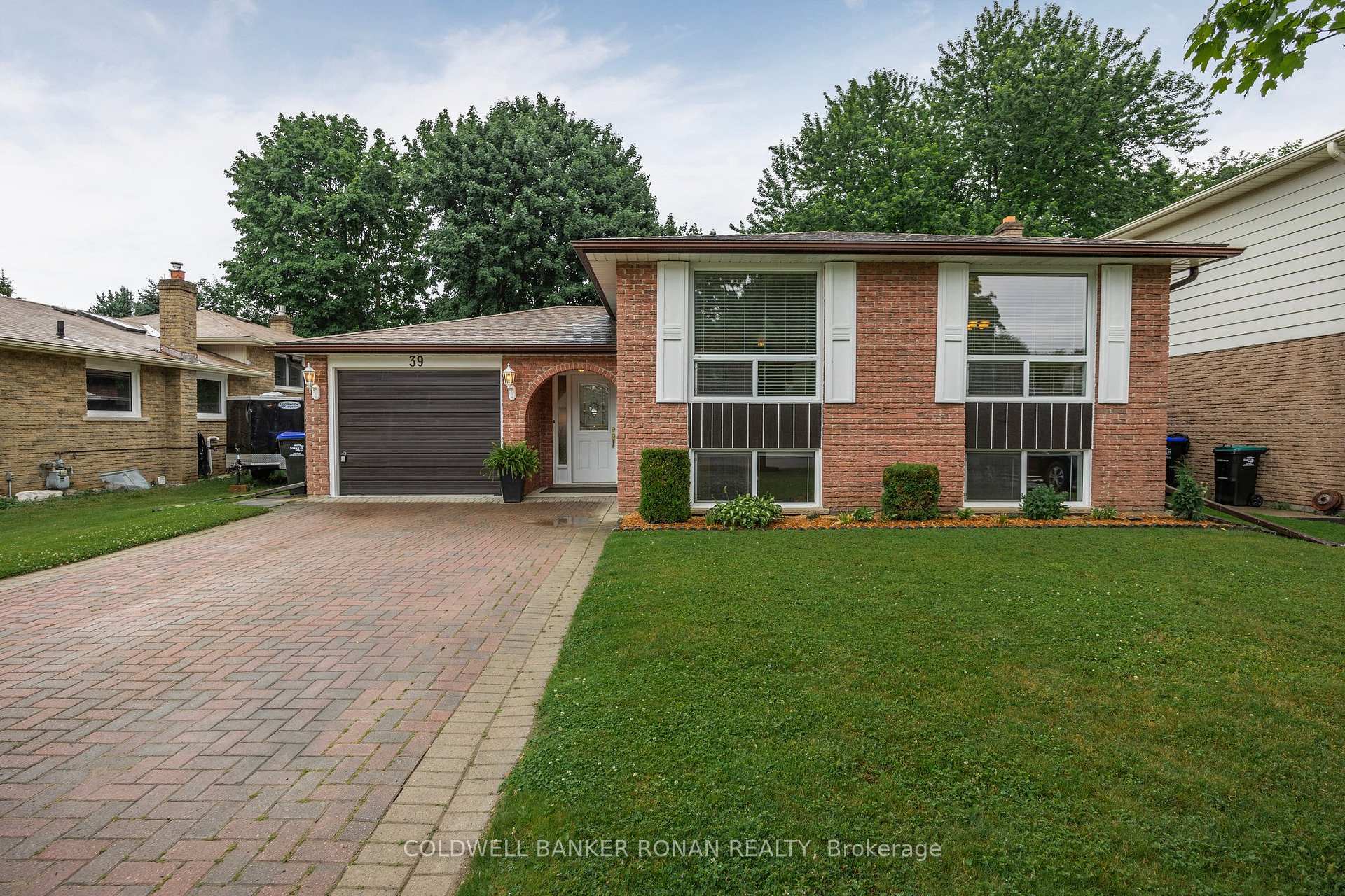 Photo de la propriété: 39 Mitchell Avenue ON L9R 1C9