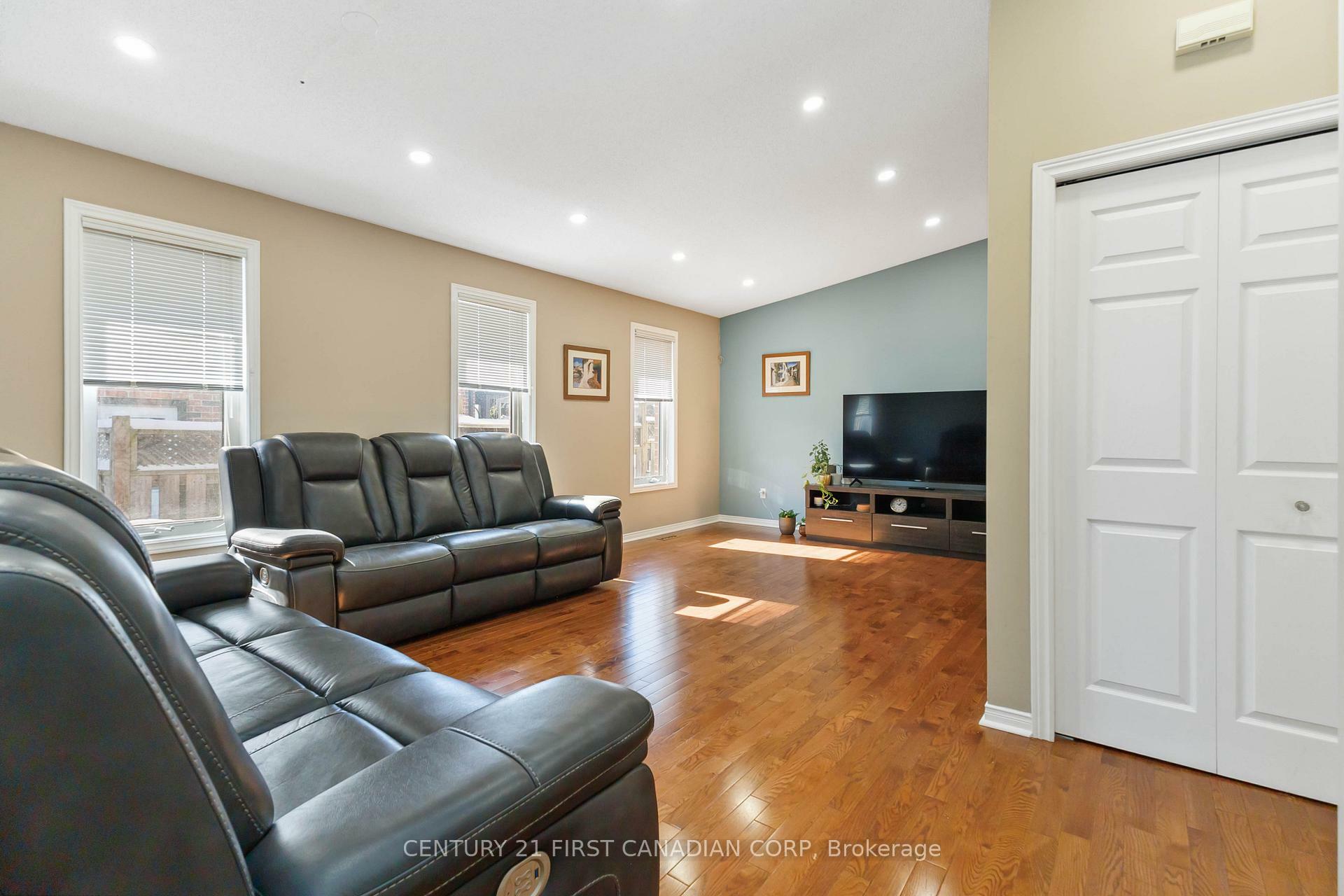 Property Photo: 256 White Sands Drive ON N6M 1H9