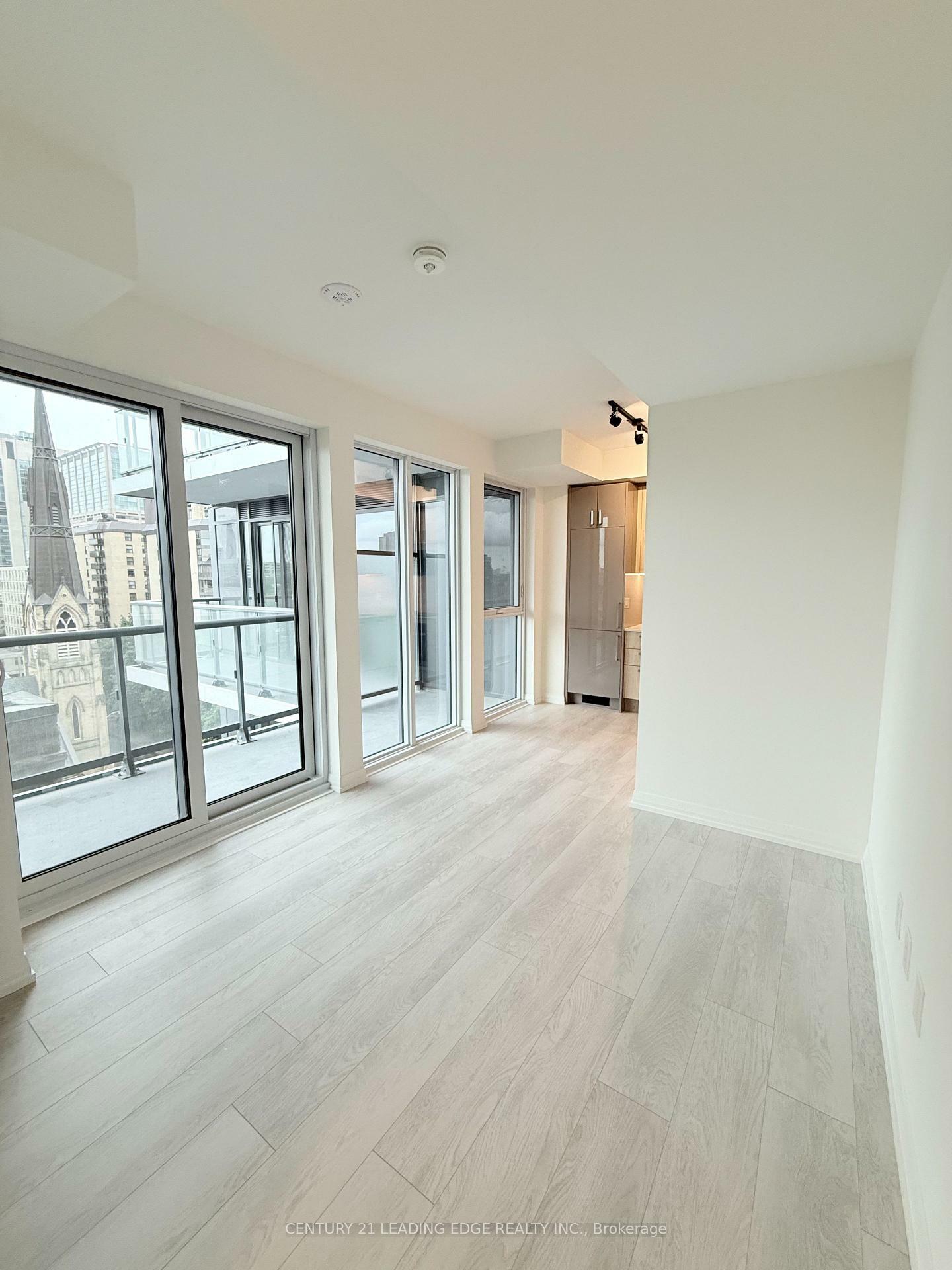 Property Photo: 280 Dundas Street W 815 ON M5T 1V4