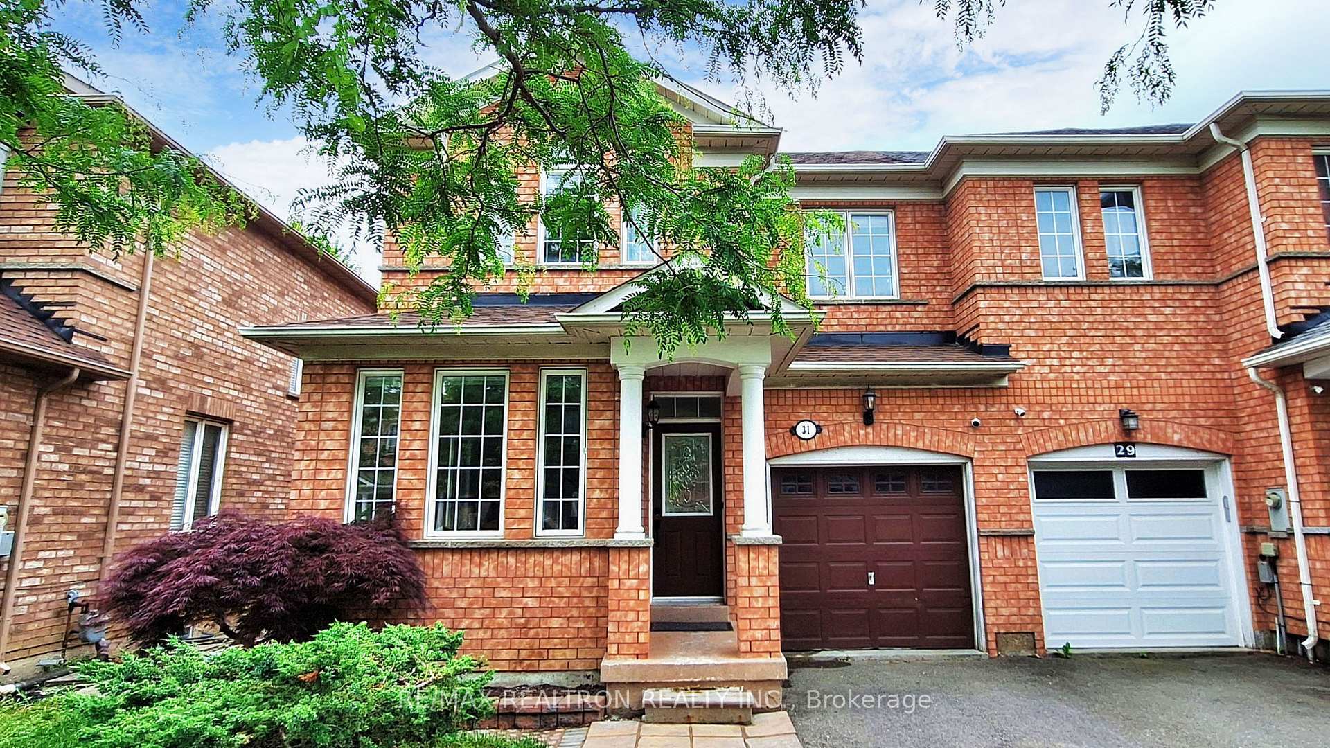 Property Photo: 31 Sedgeway Heights ON L4H 3B1