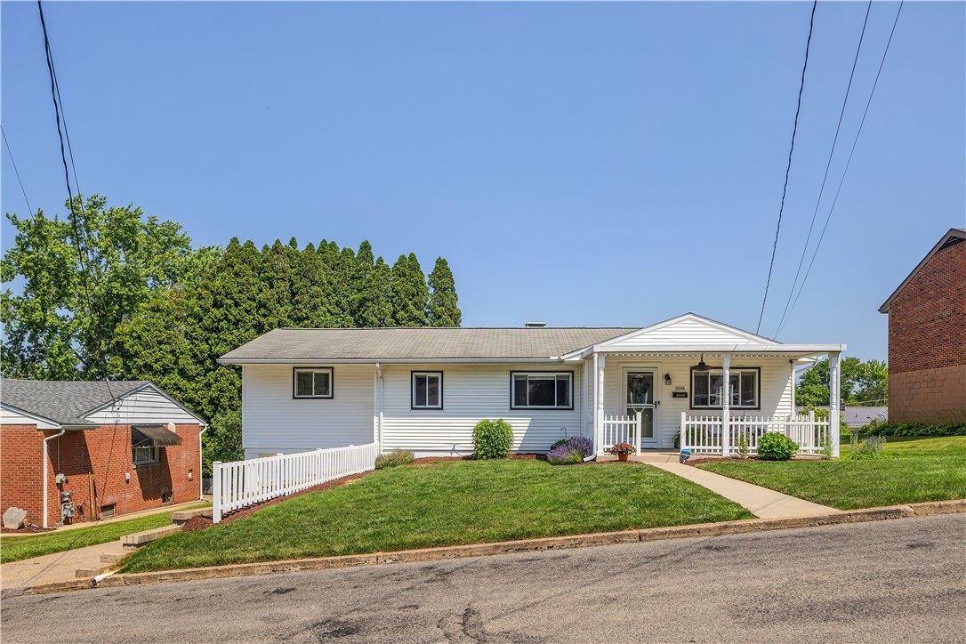 Property Photo: 208 Fairlawn Blvd PA 16063