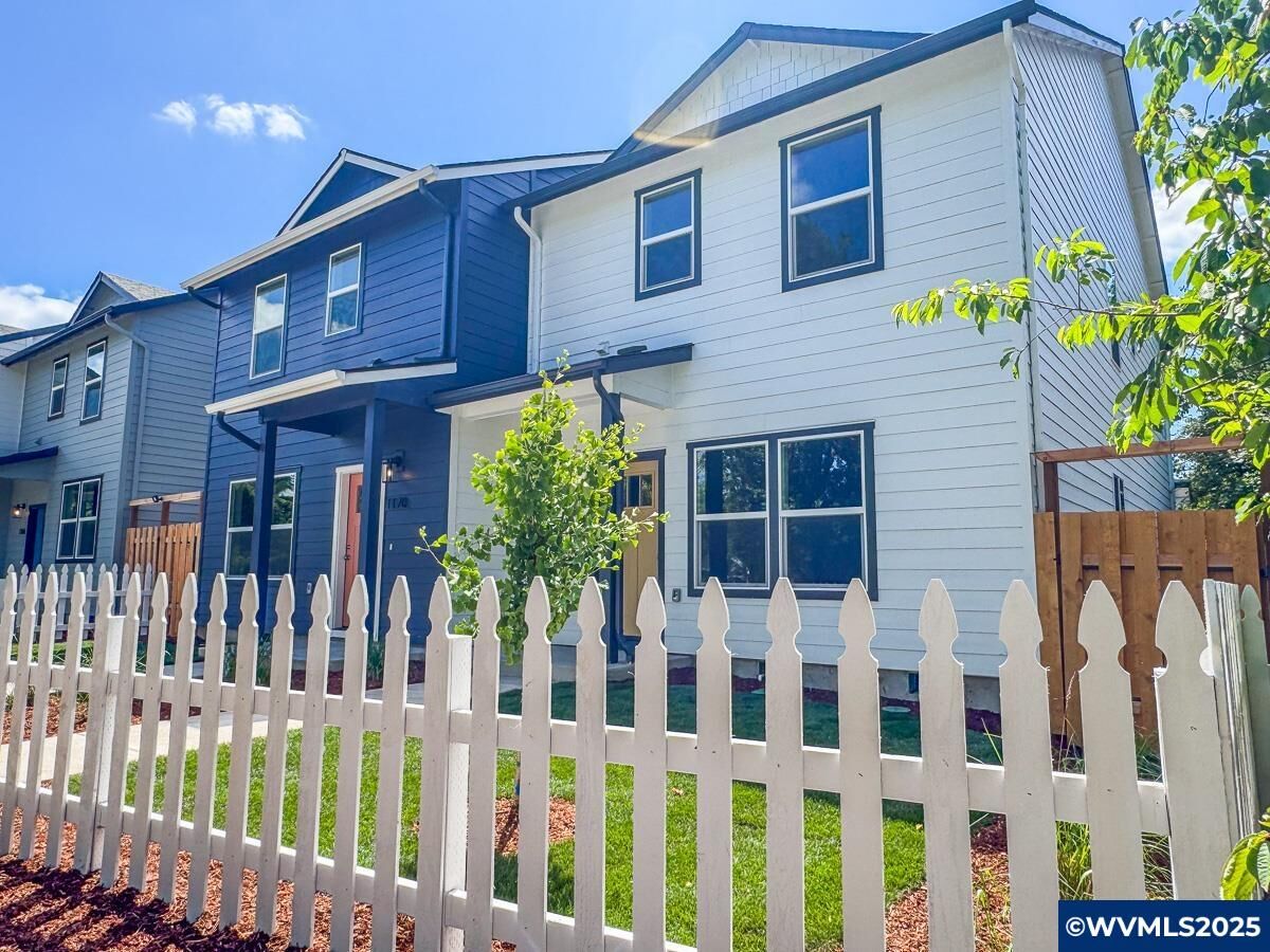 Property Photo: 1174 7th St NW OR 97304