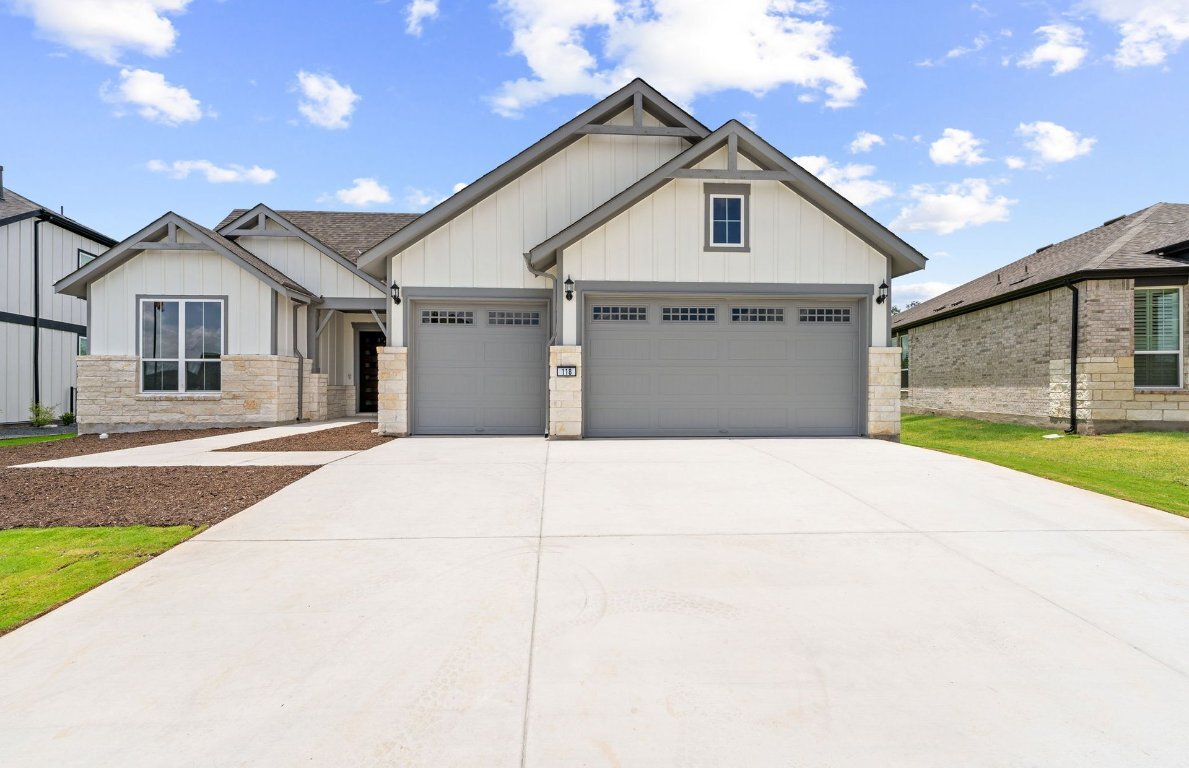 Property Photo: 118 Diamond Point Road TX 78633