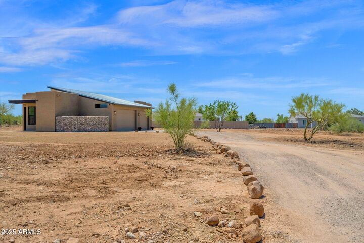 Property Photo:  553 W Cavalry Road  AZ 85087 