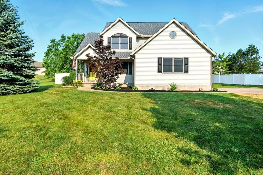 Property Photo:  2040 Stone Hedge Lane  OH 44805 