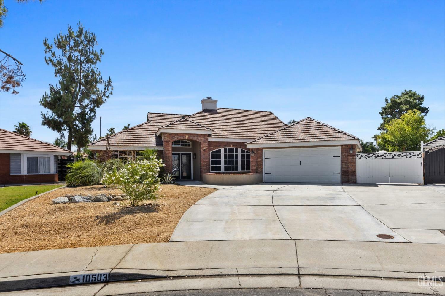 Property Photo: 10503 Trophy Court CA 93312