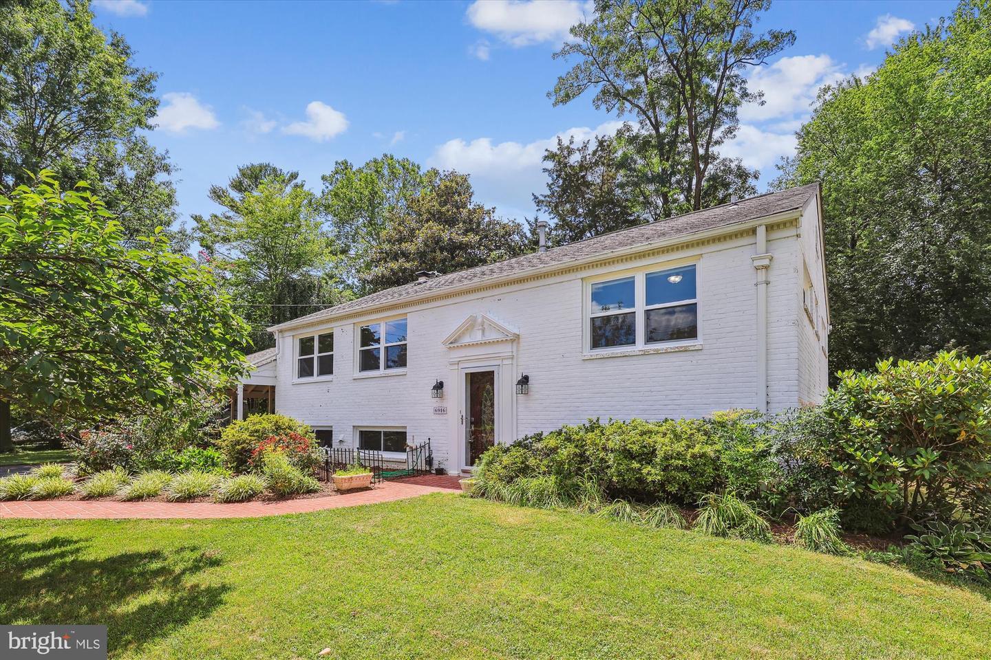 Property Photo:  6916 Southridge Drive  VA 22101 