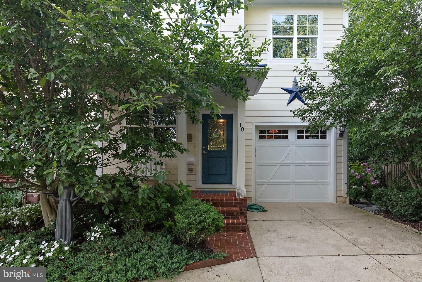 Property Photo: 10 Sailors Way MD 21403