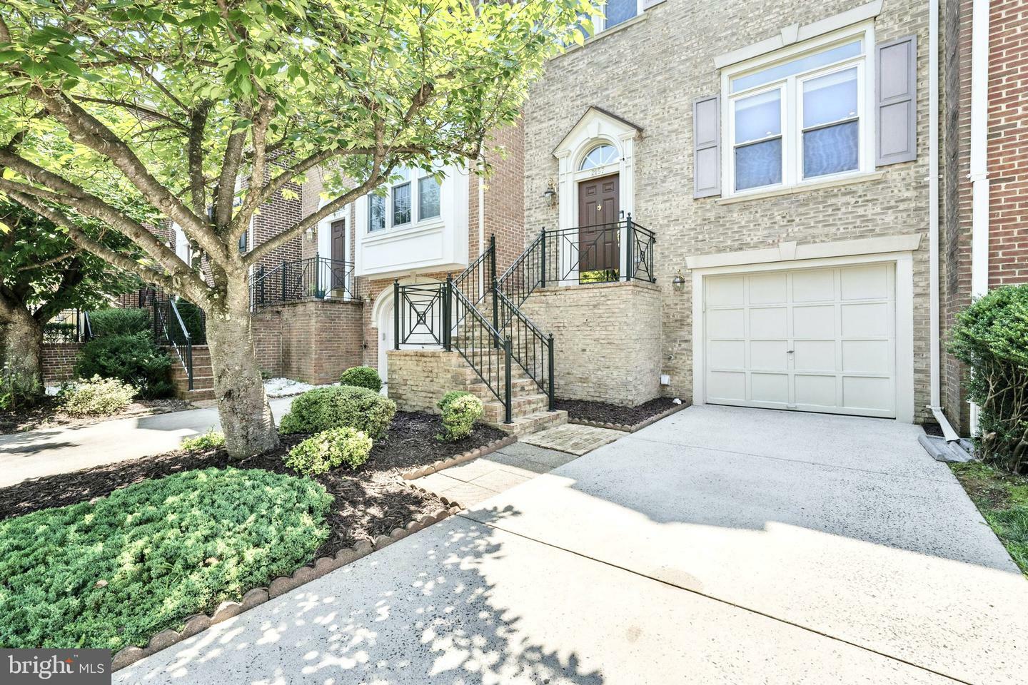 Property Photo: 2157 Wolftrap Court VA 22182