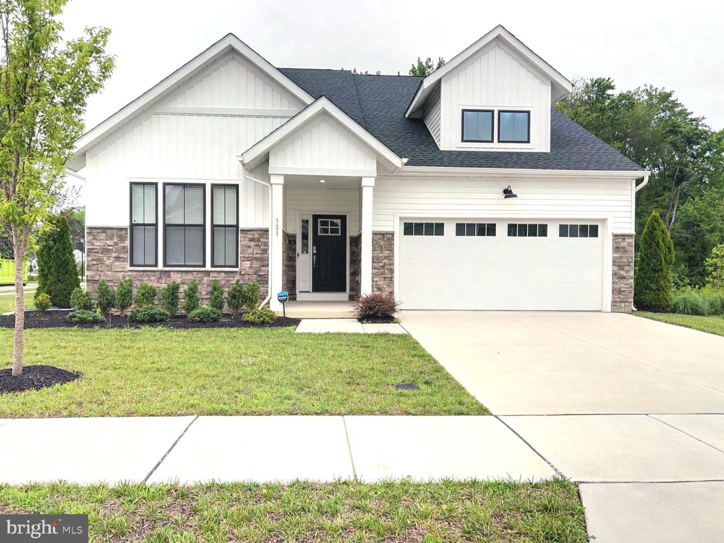 Property Photo: 521 Davis Falls Drive DE 19702